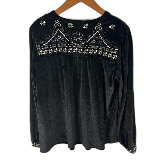 Curations Black Embroidered Velvet Blouse NWT Size Large - Picture 2 of 13